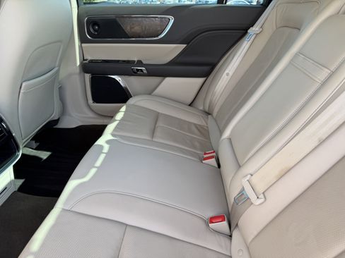 Used 2020 Lincoln Continental w/ Premium Package image 15