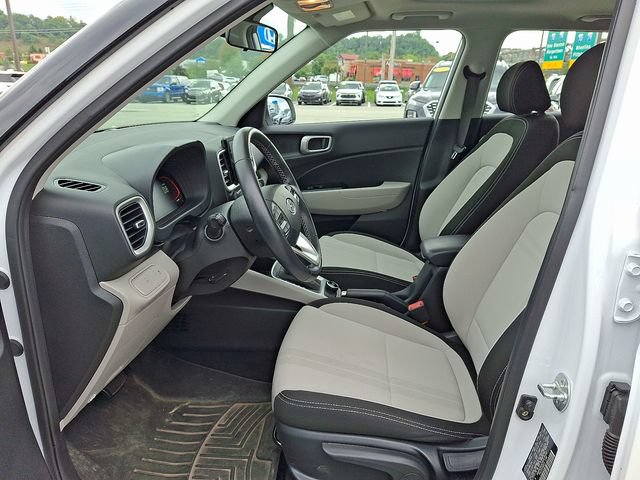 Certified 2024 Hyundai Venue SEL FWD image 13