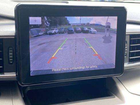 Used 2023 Ford Explorer XLT w/ Equipment Group 202A AWD/4WD image 32