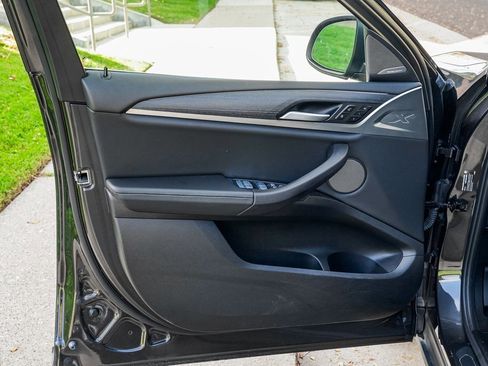 Used 2023 BMW X4 xDrive30i w/ Premium Package image 9