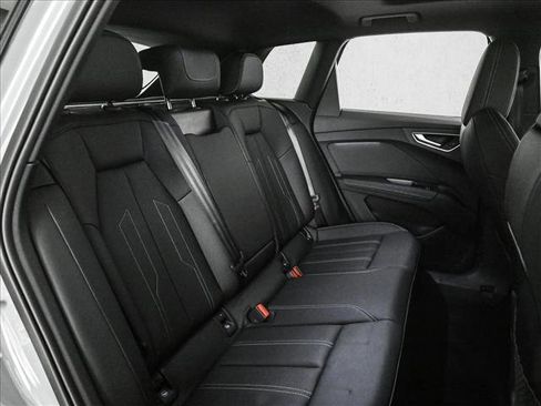 Certified 2025 Audi Q4 e-tron Premium Plus w/ Premium Plus image 21