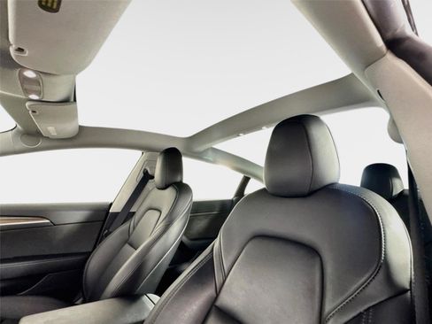 Used 2022 Tesla Model 3 Standard Range RWD image 12
