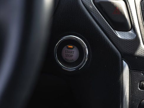 Used 2019 Nissan Pathfinder SL FWD image 10