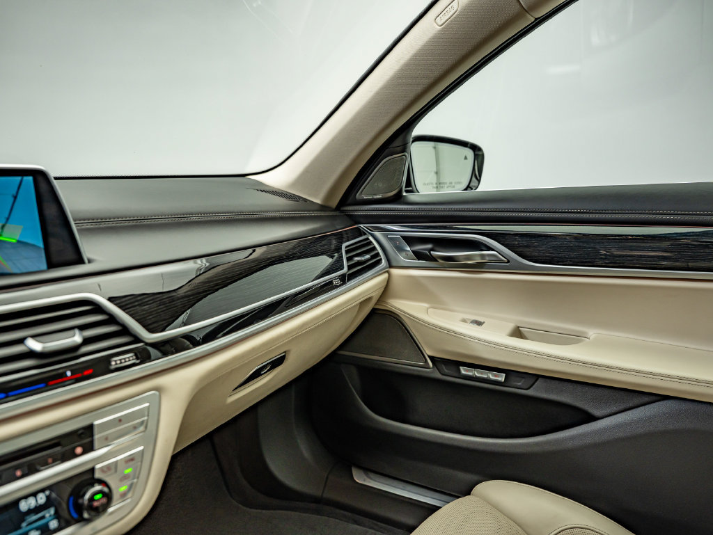 Used 2016 BMW 740i RWD image 31