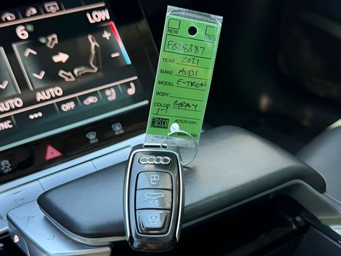 Used 2021 Audi e-tron Premium Plus w/ Premium Plus Package AWD/4WD image 55