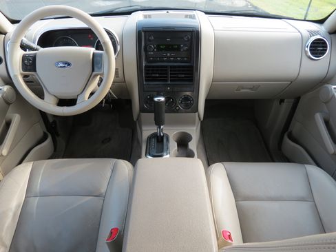 Used 2007 Ford Explorer XLT image 9