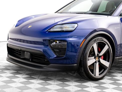 Certified 2025 Porsche Macan 4S Electric image 37