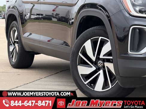 Used 2025 Volkswagen Atlas SE image 11