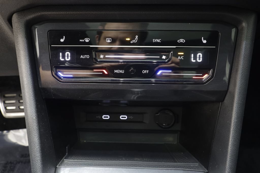 Certified 2024 Volkswagen Tiguan SE R-Line AWD/4WD image 11