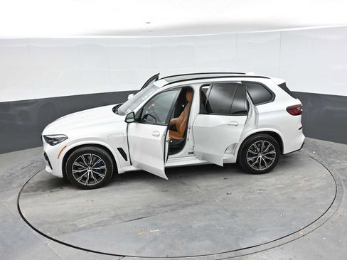 Used 2022 BMW X5 xDrive45e w/ M Sport Package AWD/4WD image 59
