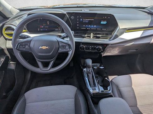 Used 2025 Chevrolet Trax LT FWD image 21