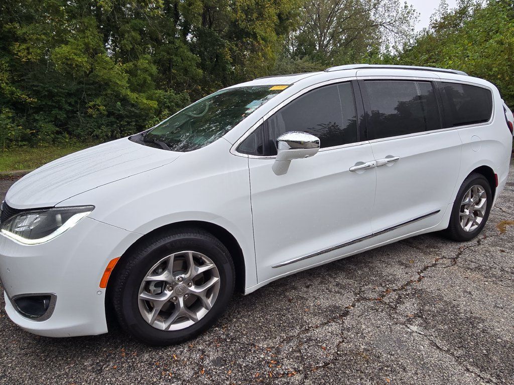 Used 2018 Chrysler Pacifica Limited w/ Advanced Safetytec Group FWD image 2