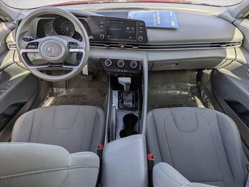 Certified 2021 Hyundai Elantra SE FWD image 16