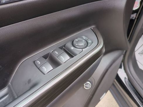 Used 2023 GMC Acadia SLT image 25