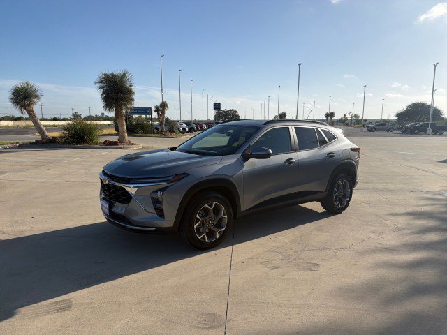Certified 2026 Chevrolet Trax LT FWD image 2