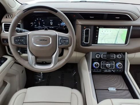 Used 2024 GMC Yukon Denali w/ Advanced Technology Package AWD/4WD image 13