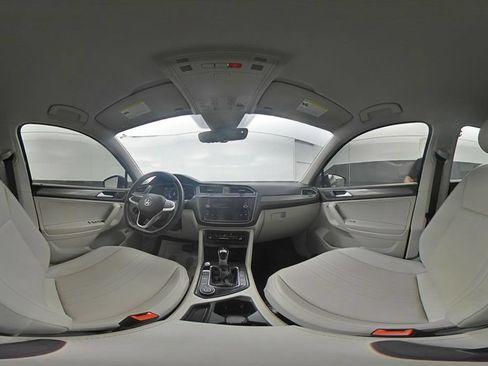 Used 2022 Volkswagen Tiguan SE AWD/4WD image 13