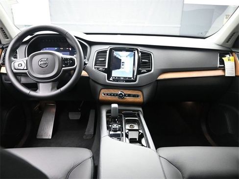 Used 2024 Volvo XC90 T8 Plus w/ Protection Package Premier image 9