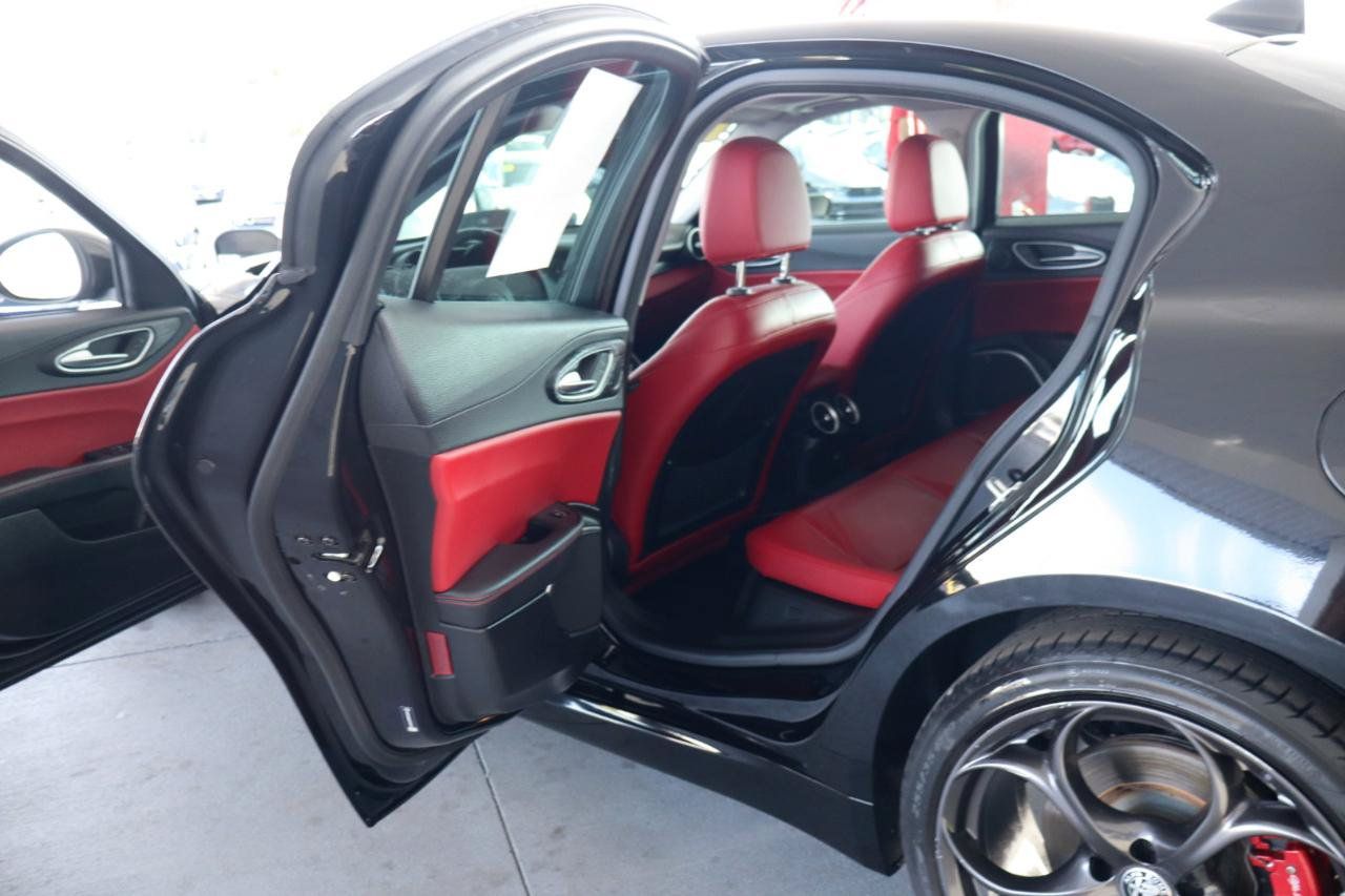 Used 2019 Alfa Romeo Giulia w/ Quick Order Package 22K Sport RWD image 36