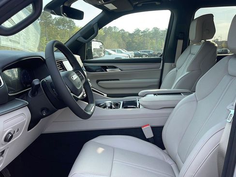 New 2026 Jeep Grand Wagoneer Limited w/ Premium Group II AWD/4WD image 13