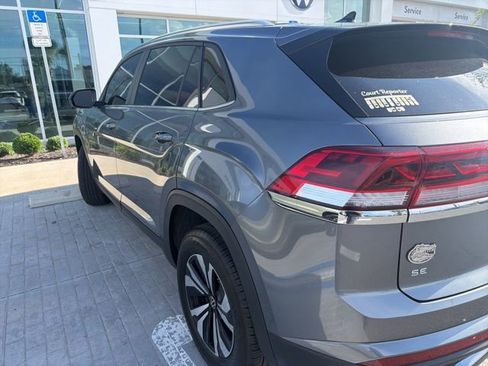 Certified 2025 Volkswagen Atlas Cross Sport SE FWD image 9
