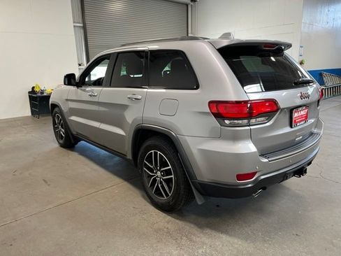 Used 2018 Jeep Grand Cherokee Trailhawk AWD/4WD image 5