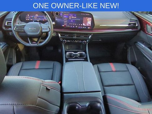 Used 2025 Chevrolet Traverse RS image 29