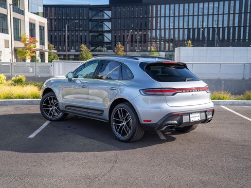 Certified 2026 Porsche Macan AWD/4WD image 3