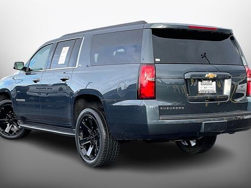 Used 2019 Chevrolet Suburban LT w/ Luxury Package image 11