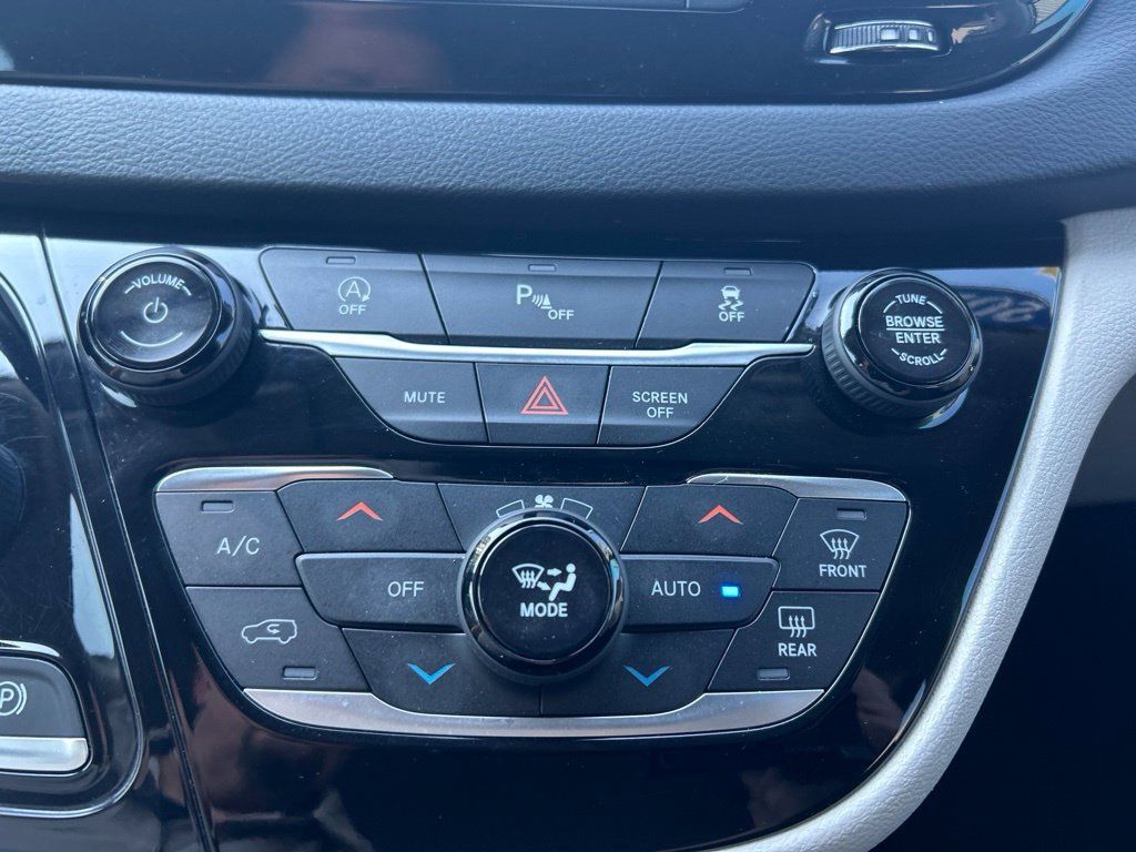 Certified 2020 Chrysler Pacifica Touring FWD image 24