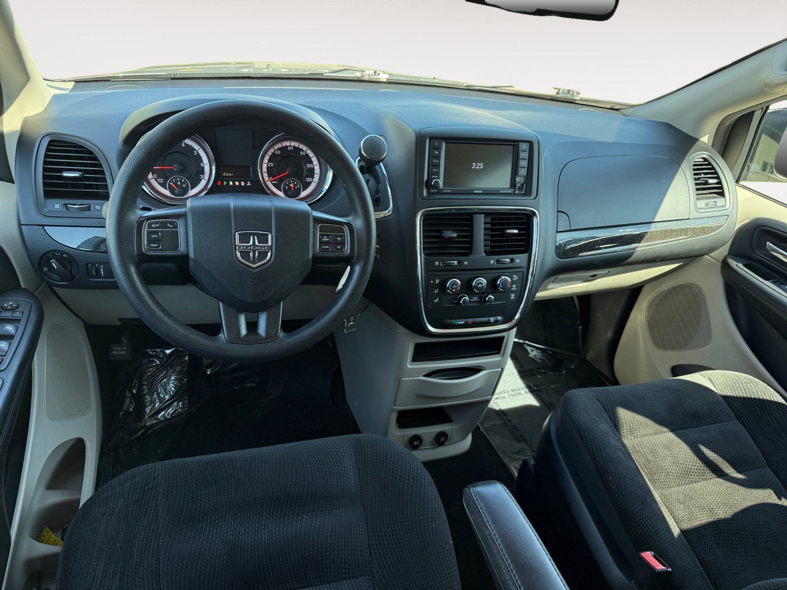 Used 2019 Dodge Grand Caravan SE w/ UConnect Hands-Free Group FWD image 15