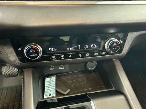 Used 2023 Mitsubishi Outlander SE image 17