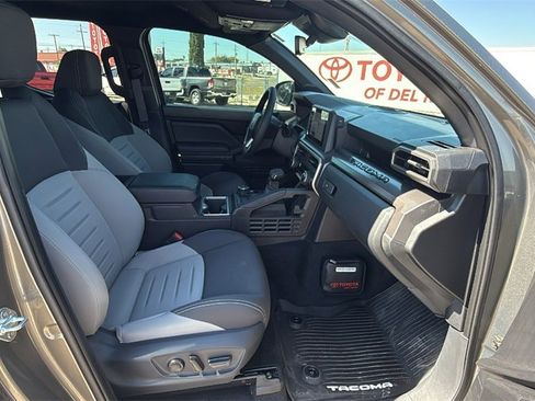 Used 2024 Toyota Tacoma TRD Off-Road image 29