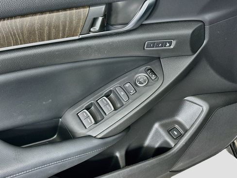Used 2018 Honda Accord Touring image 15