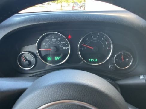 Used 2013 Jeep Wrangler Unlimited Rubicon w/ Max Tow Pkg AWD/4WD image 18