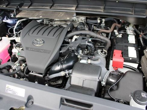 Used 2023 Toyota Highlander XLE AWD/4WD image 27