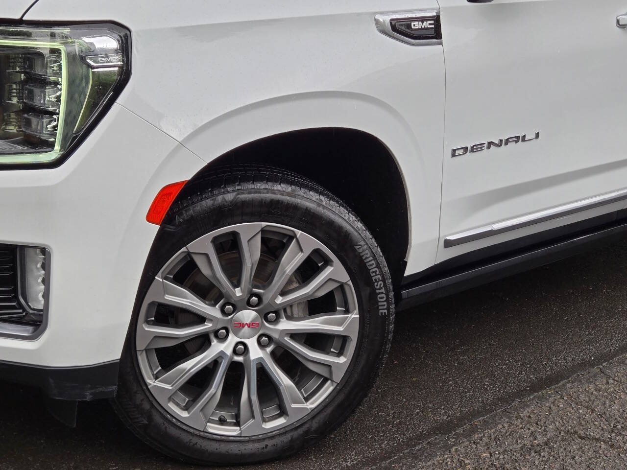 Used 2022 GMC Yukon Denali w/ Denali Ultimate Package AWD/4WD image 39