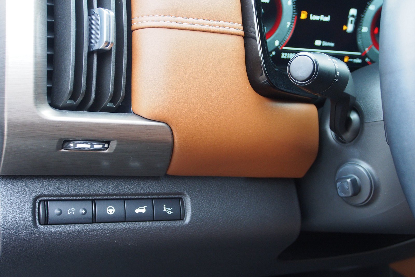 Used 2024 Nissan Pathfinder Platinum AWD/4WD image 25