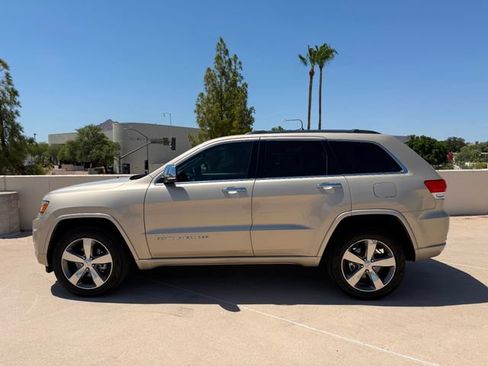 Used 2015 Jeep Grand Cherokee Overland AWD/4WD image 5