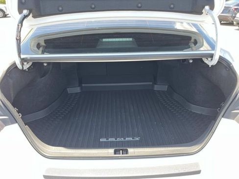 Used 2025 Toyota Camry SE FWD image 11
