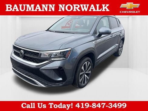 Used 2023 Volkswagen Taos SE FWD image 3