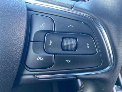 Used 2025 Buick Envista Sport Touring image 30