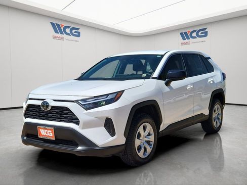 Used 2023 Toyota RAV4 LE AWD/4WD image 5