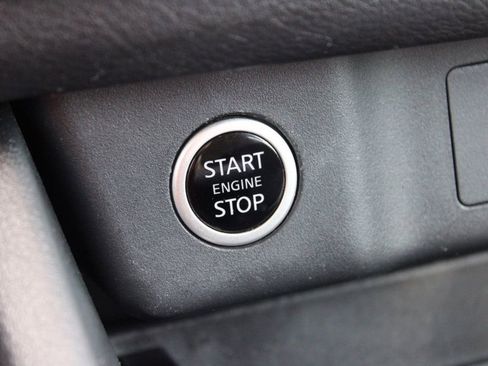 Used 2023 Nissan Rogue S image 28