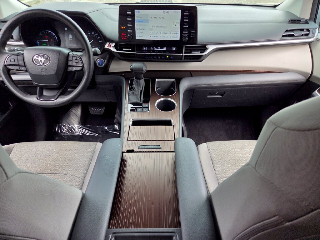Used 2024 Toyota Sienna LE FWD image 12