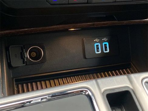 Used 2016 Ford F150 Platinum w/ Equipment Group 701A Luxury image 27