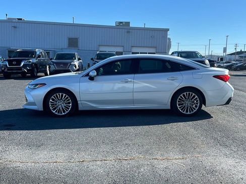 Used 2021 Toyota Avalon Limited image 8