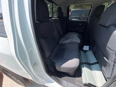 Used 2025 Nissan Frontier SV AWD/4WD image 19