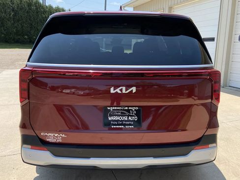 Used 2025 Kia Carnival FWD image 6