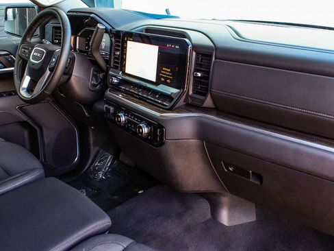 Used 2025 GMC Sierra 1500 Elevation image 40